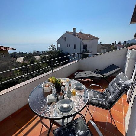 Apartment Lady Daniela Mit Meerblick In Lovran Exterior foto
